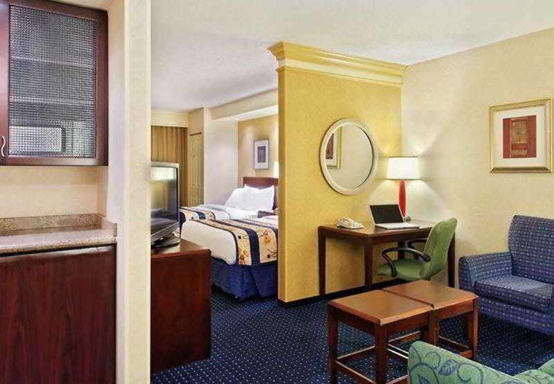 Springhill Suites Detroit Southfield Room photo